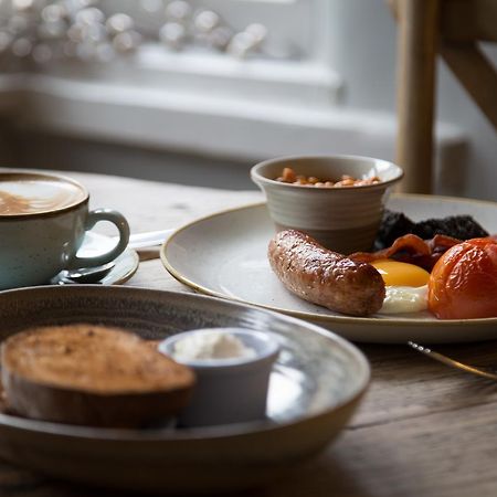 The Kings Arms Hotel Didmarton Екстериор снимка