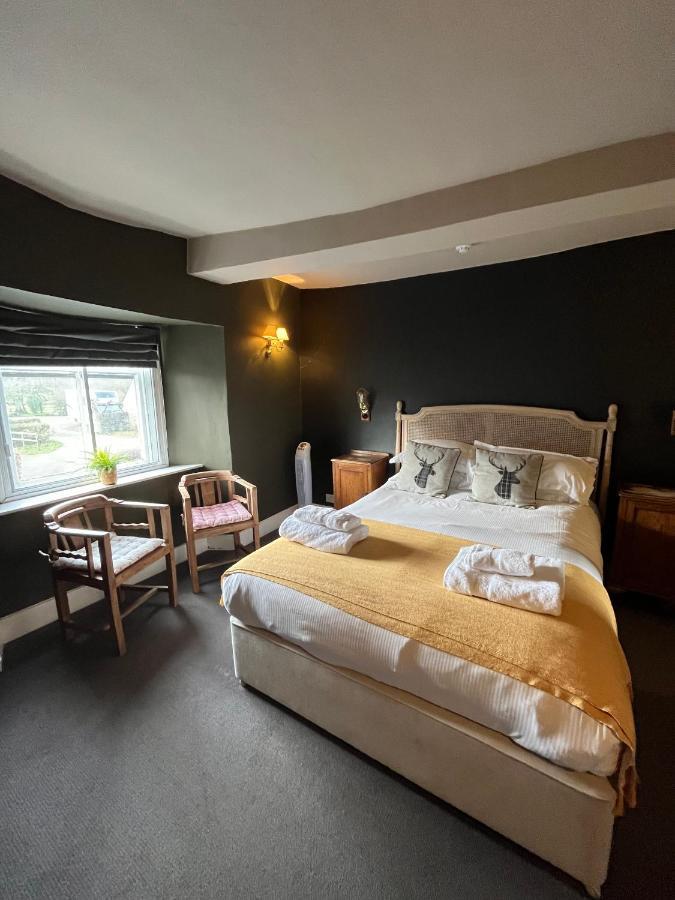 The Kings Arms Hotel Didmarton Екстериор снимка
