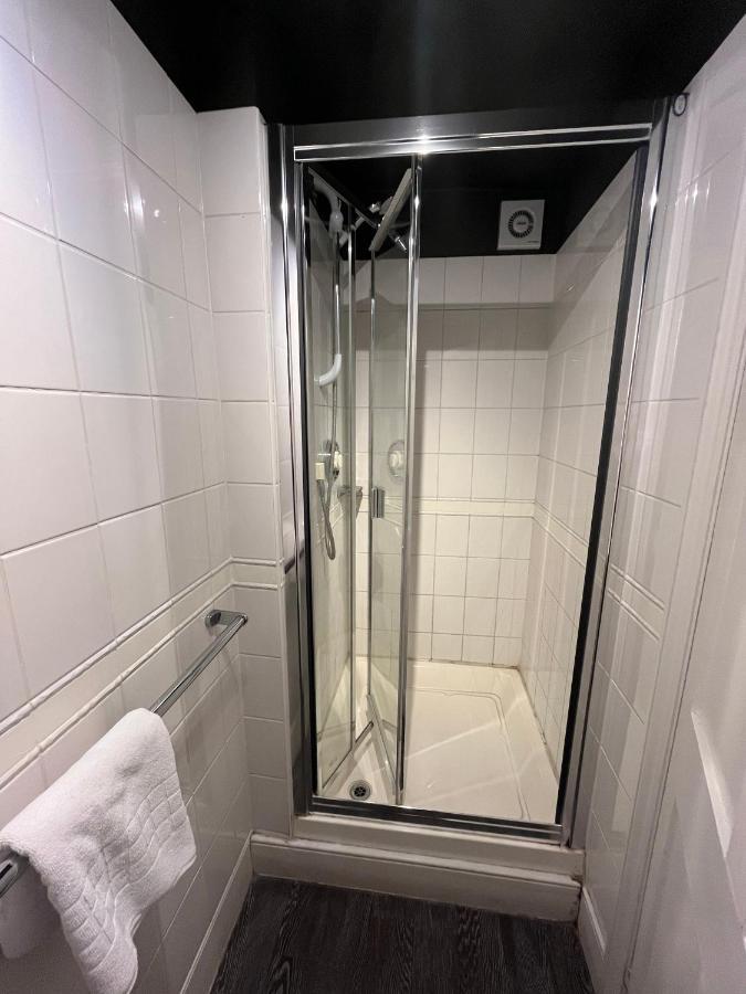 The Kings Arms Hotel Didmarton Екстериор снимка