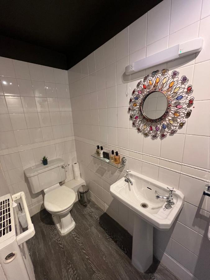 The Kings Arms Hotel Didmarton Екстериор снимка