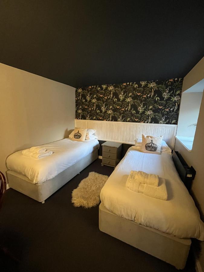The Kings Arms Hotel Didmarton Екстериор снимка