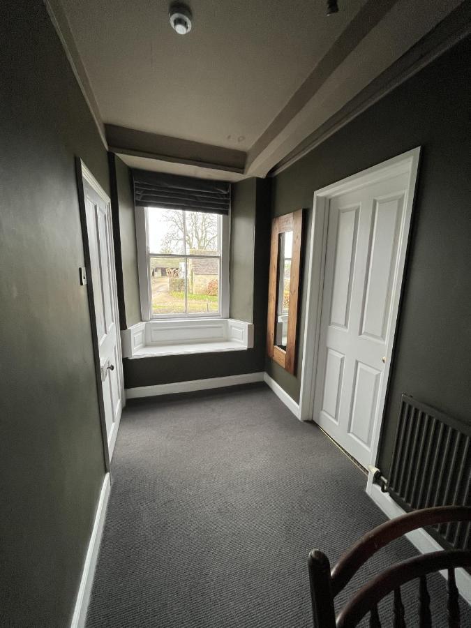 The Kings Arms Hotel Didmarton Екстериор снимка