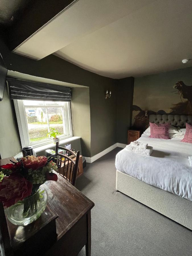 The Kings Arms Hotel Didmarton Екстериор снимка