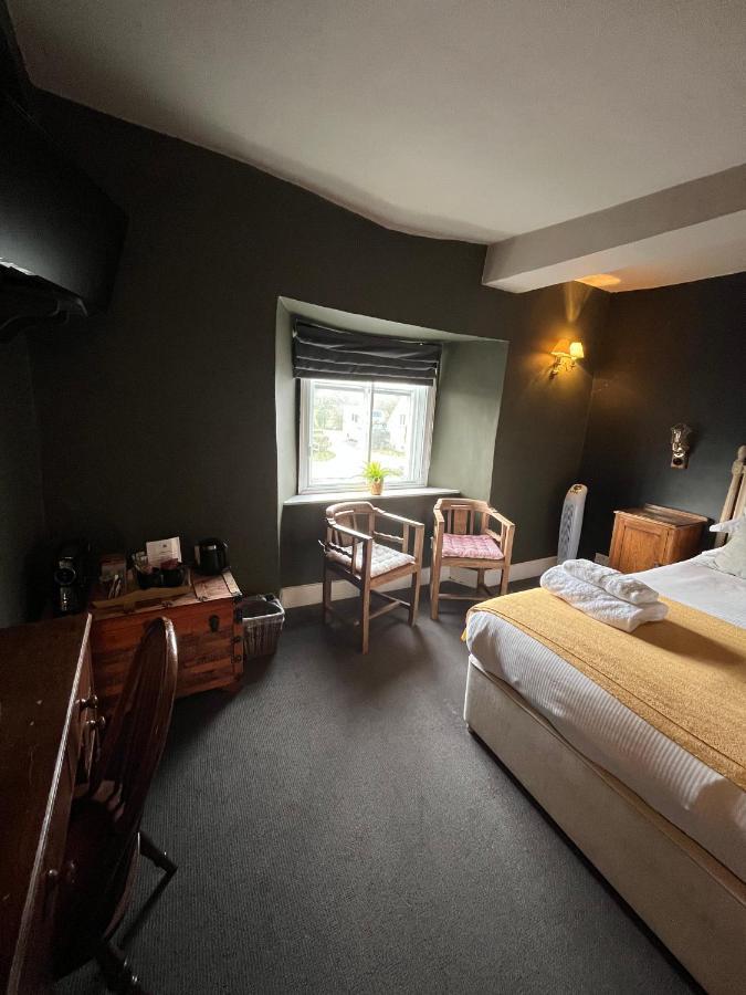 The Kings Arms Hotel Didmarton Екстериор снимка