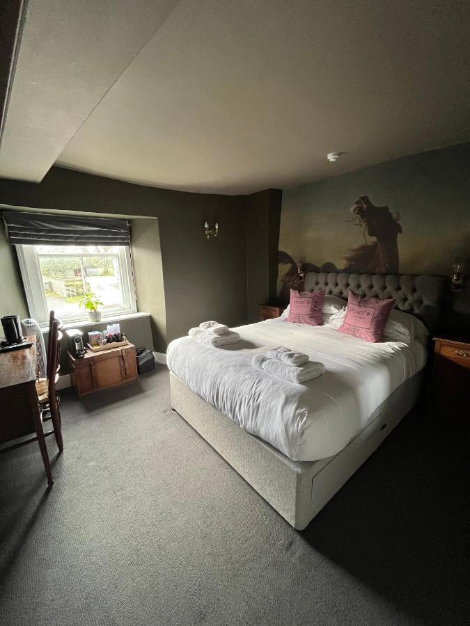 The Kings Arms Hotel Didmarton Екстериор снимка