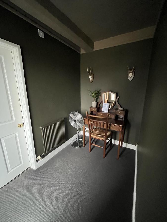 The Kings Arms Hotel Didmarton Екстериор снимка