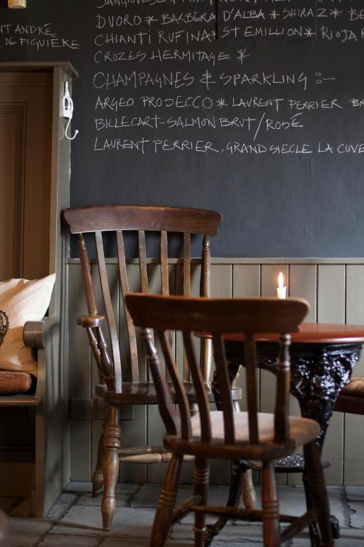 The Kings Arms Hotel Didmarton Екстериор снимка