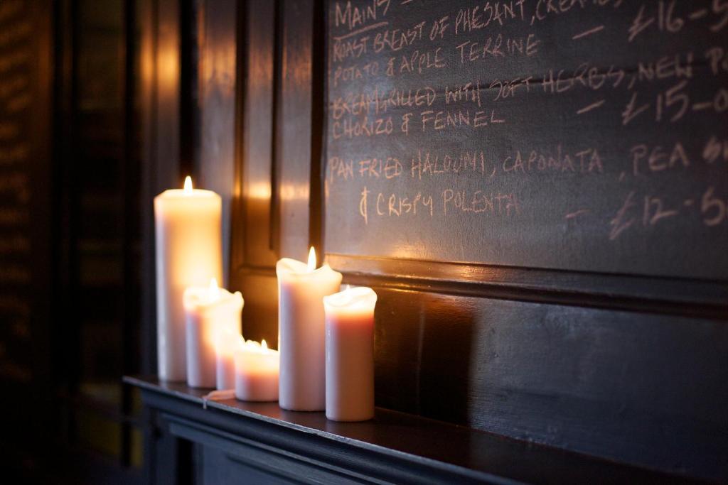 The Kings Arms Hotel Didmarton Екстериор снимка