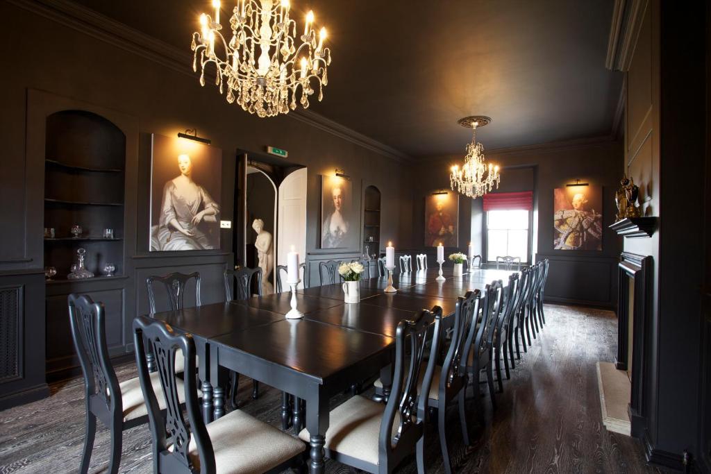 The Kings Arms Hotel Didmarton Екстериор снимка