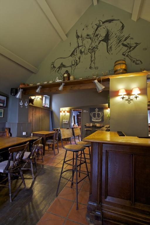 The Kings Arms Hotel Didmarton Екстериор снимка