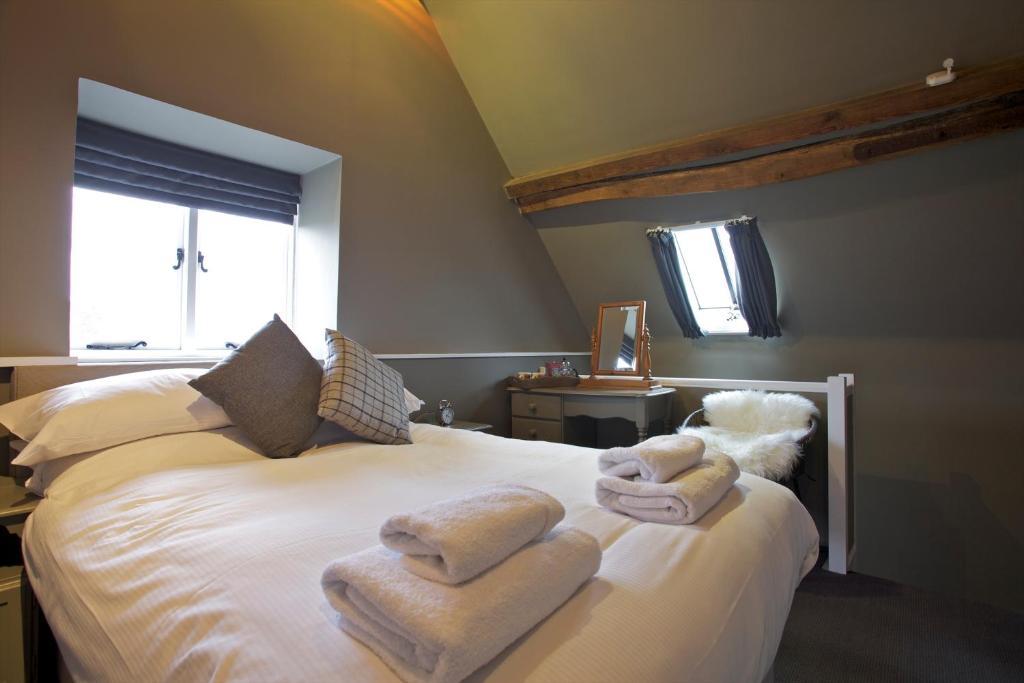 The Kings Arms Hotel Didmarton Стая снимка