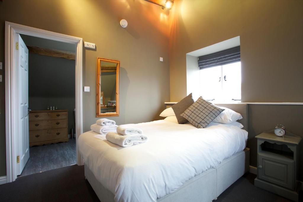 The Kings Arms Hotel Didmarton Стая снимка