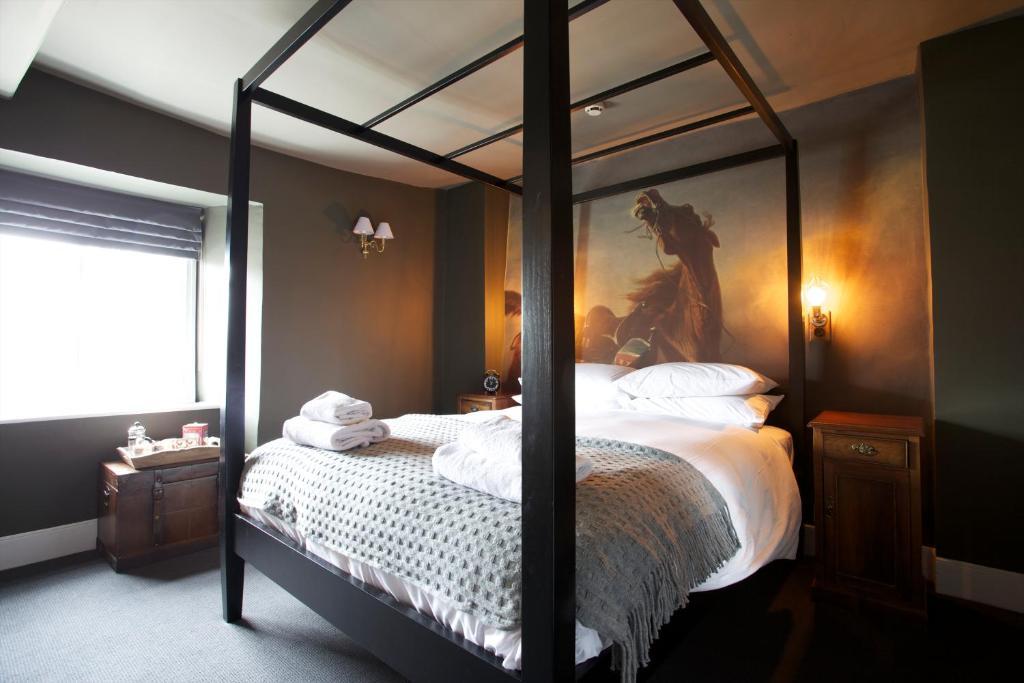 The Kings Arms Hotel Didmarton Екстериор снимка