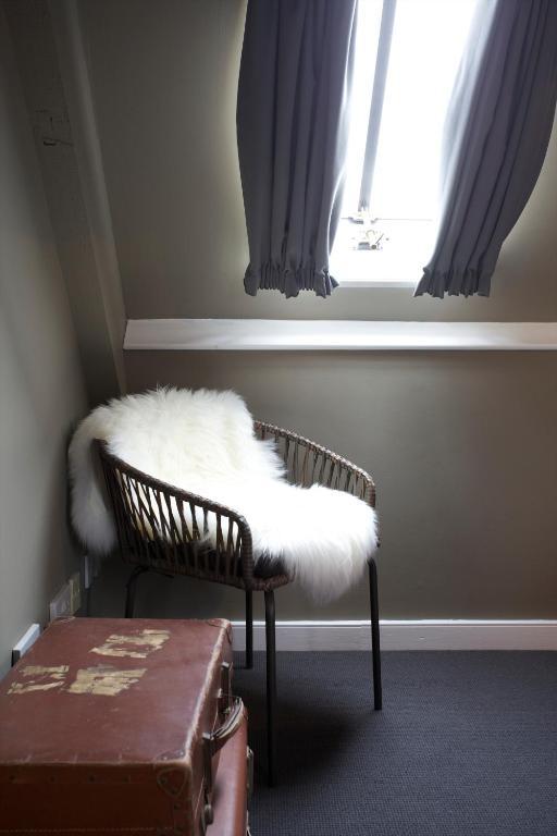 The Kings Arms Hotel Didmarton Стая снимка