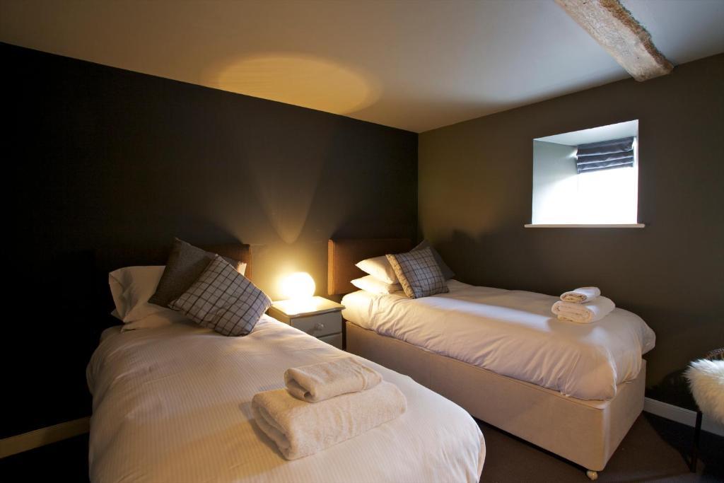 The Kings Arms Hotel Didmarton Стая снимка