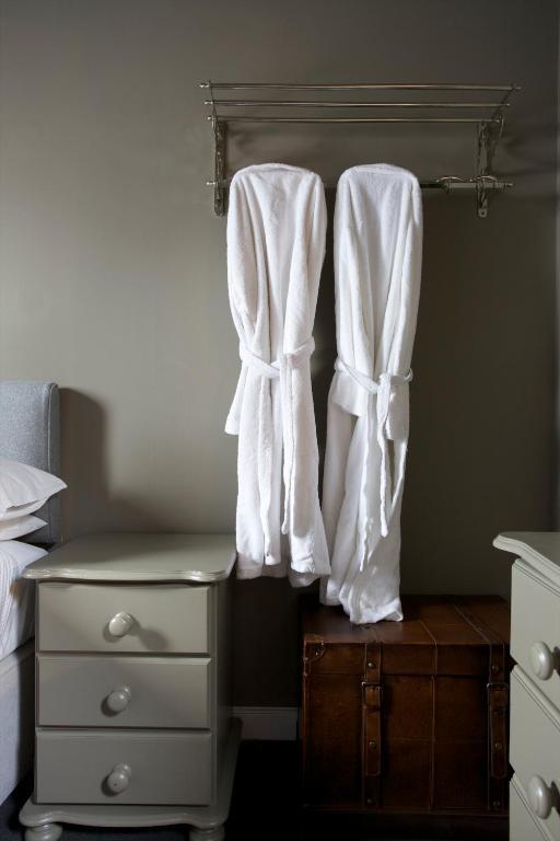 The Kings Arms Hotel Didmarton Стая снимка