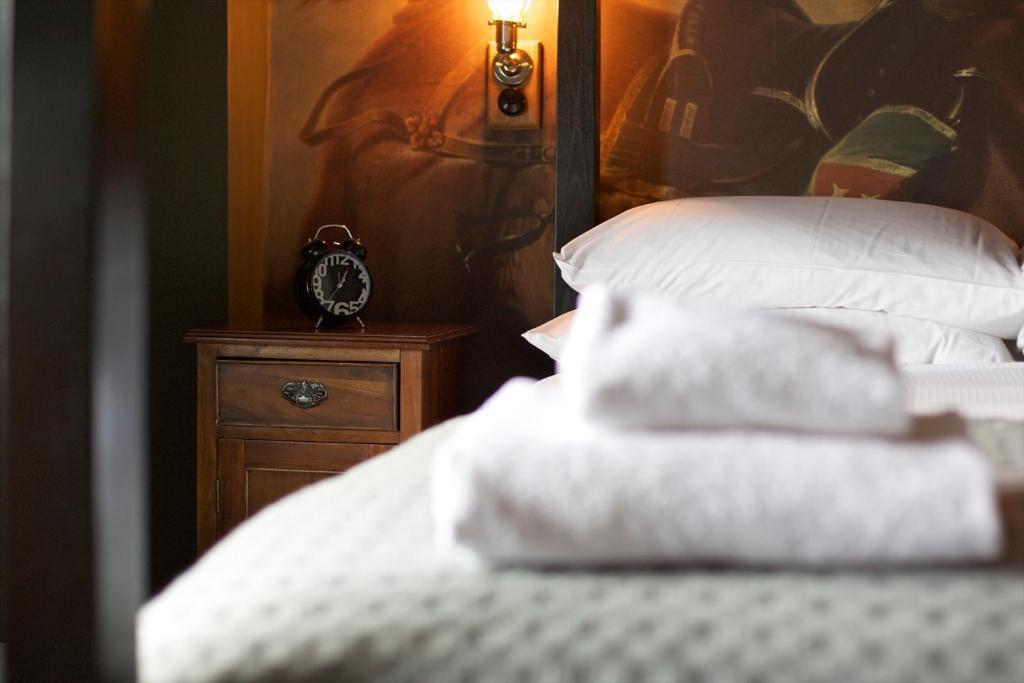 The Kings Arms Hotel Didmarton Екстериор снимка